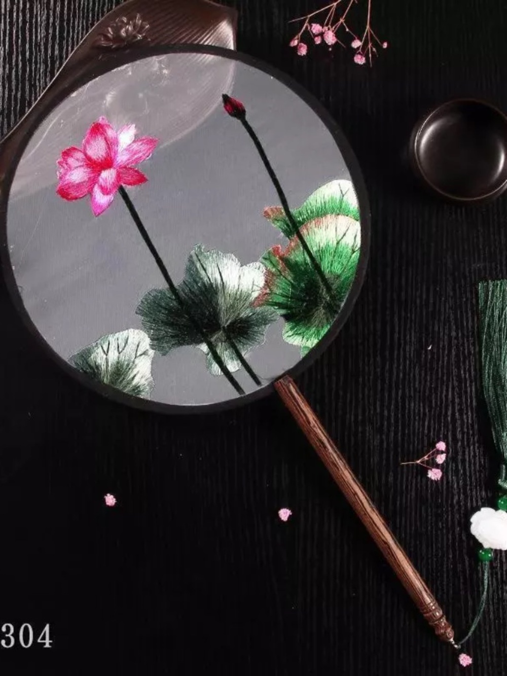Chinese Double-sided 100% hand embroidered Suzhou embroidery palace fan 1 Piece
